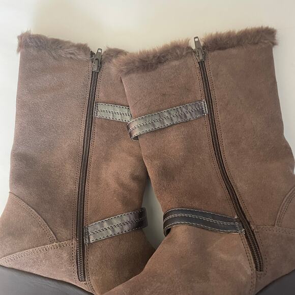 Easy Spirit Taupe/Brown Esusko Leather Upper Faux Fur Moderate Wedge Boot - 9.5 - Picture 3 of 10